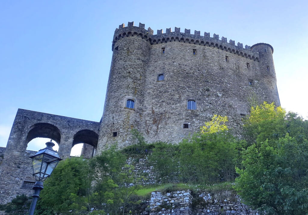 Castello di Fosdinovo Lunigiana tour dante